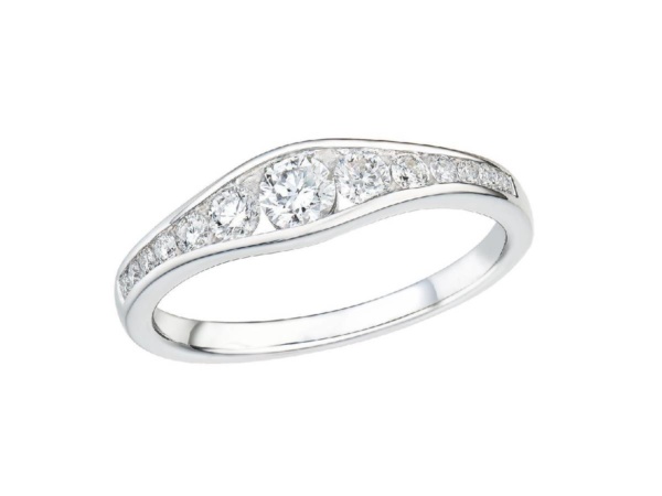 Gradual Diamond Channel Set Ring