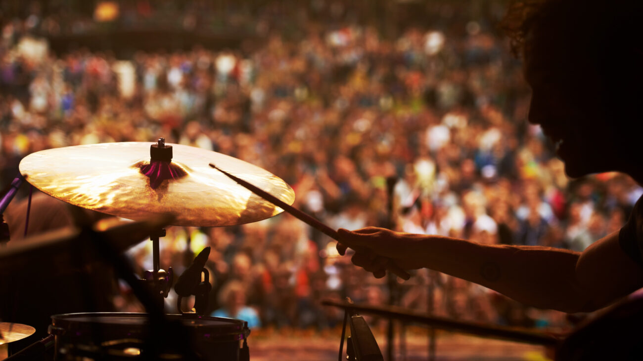 drummer-performing-in-front-of-a-large-crowd